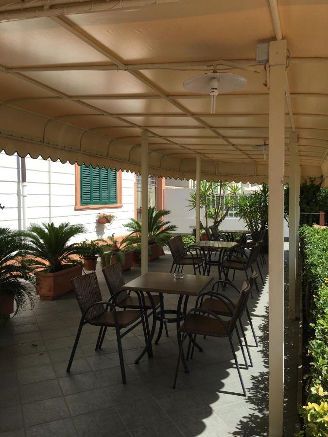 Hotel Mare Blu Lido di Camaiore Kültér fotó